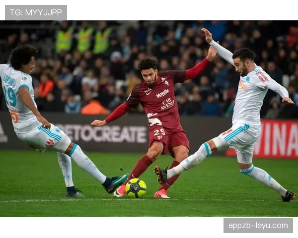 马赛防线稳固新赛季表现亮眼，防守数据回暖引球迷关注