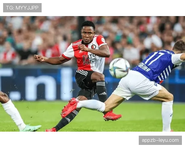 足球新秀近期表现稳健,持续提升备受期待 足球新秀近期表现稳健,持续提升备受期待